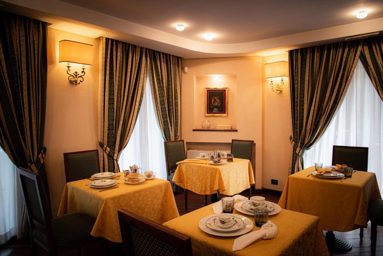 Hotel Petite Fleur Рокарасо Екстериор снимка