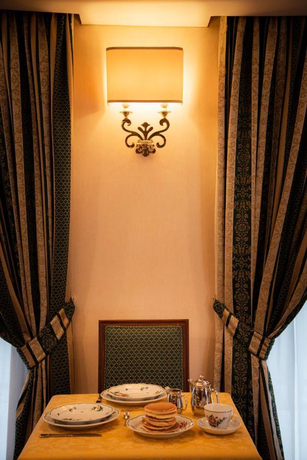 Hotel Petite Fleur Рокарасо Екстериор снимка
