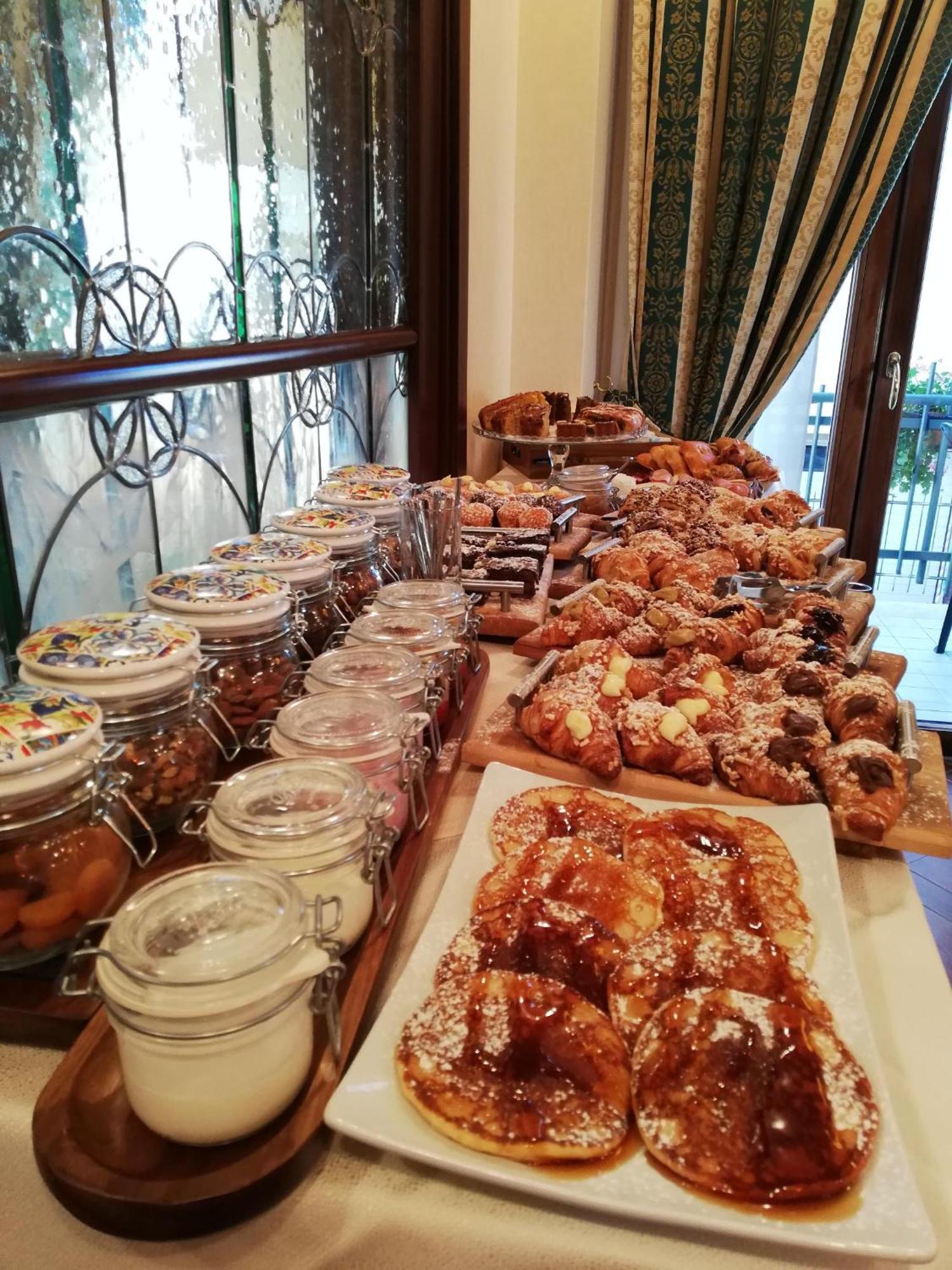 Hotel Petite Fleur Рокарасо Екстериор снимка